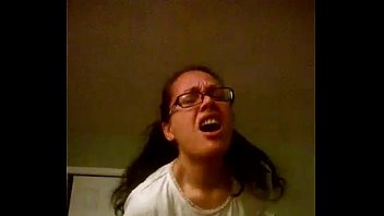 Ester gozando igual uma cadelinha no cio
