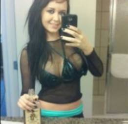 Sim esta mulher realmente tem três peitos