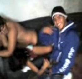 Lekes vida Loka fazendo suruba com novinha