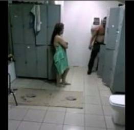 Flagrados trepando no banheiro da empresa e foram gravados | rabuda net |