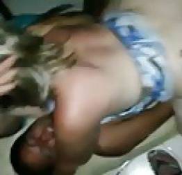 Vai negão arrebenta o cu dela tirem as pregas de minha mulher