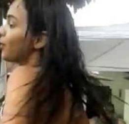Novinha de biquine gostosa dançando lepo lepo na festa.  - sexymil-fotos e vídeo