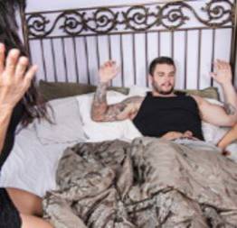 Esposa flagrou o marido pagando boquete pro encanador