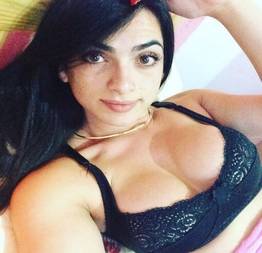 Julia atendente de farmacia peituda caiu na net