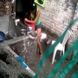 Sua vizinha flagrada transando no quintal de casa