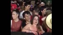 No baile comendo a safadinha e foram filmados