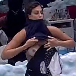 Mari Gonzalez pagando peitinho no BBB 20 #03