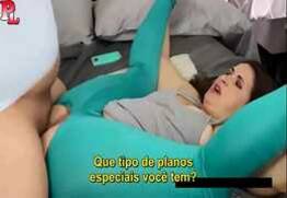 Enteado fodendo sua madrasta enquanto ela está em ligação com o pai