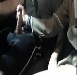 Voltinha de carro com camilinha sapeca siriricando e punhetando gostoso
