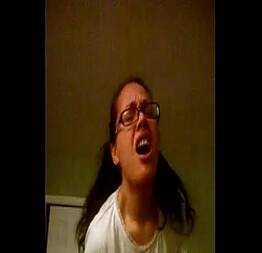 Ester gozando igual uma cadelinha no cio