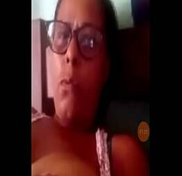 Coroa safada adora ver eu gozando pra ela ficou cheia de tesao vendo eu batendo uma pra ela | X coroa |coroas