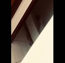 Esposa achando que estava só em casa batendo sirirca