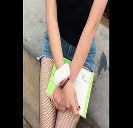 Sexo por dinero en la calle a linda chava mexicana de 18años le ofrezco dinero en la plaza para que me enseÑe