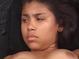 Novinha dormiu na casa da tia e teve que dar pro tio