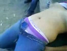 Novinha gordinha dando pros machos na rua